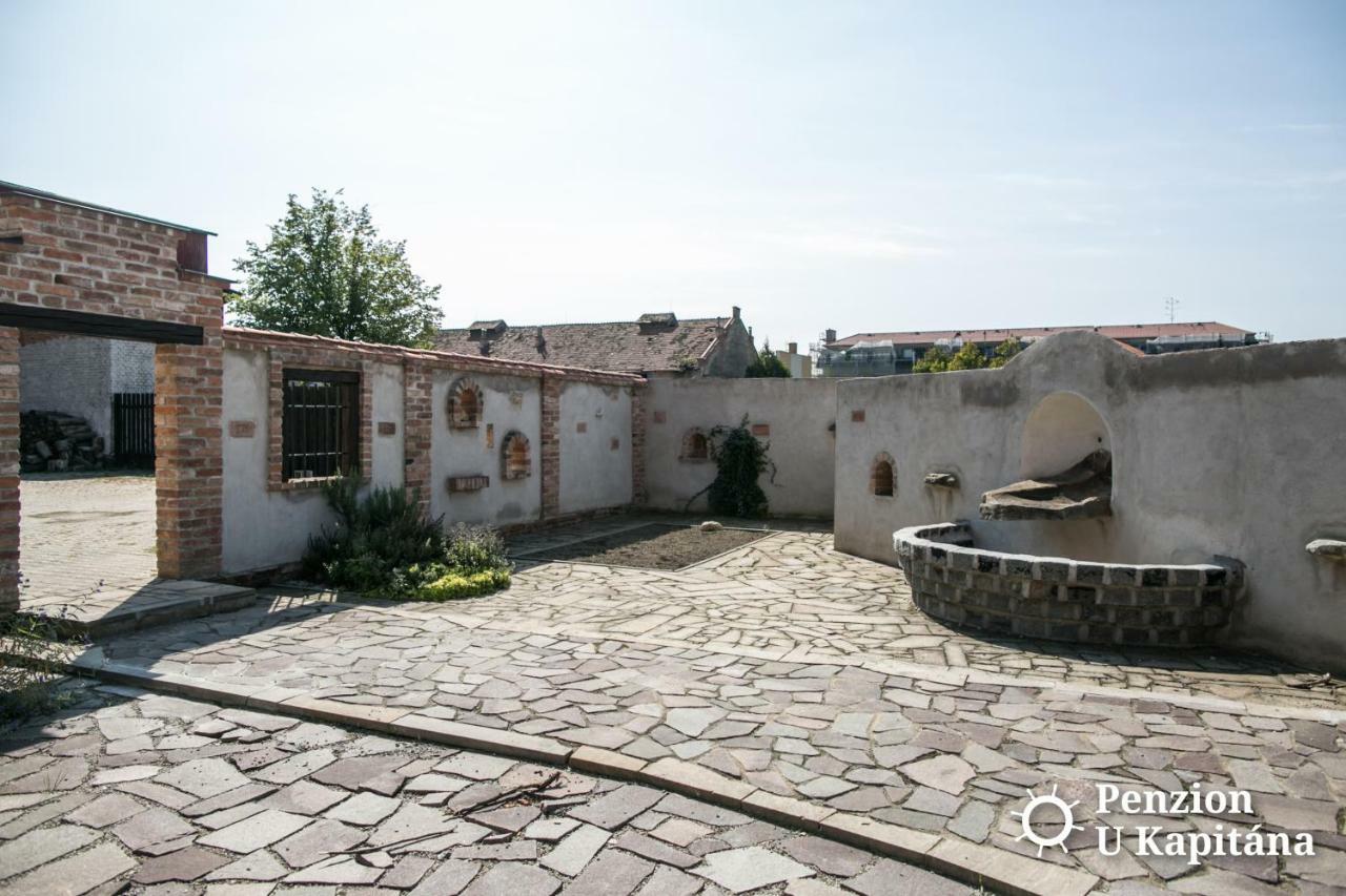 Penzion U Kapitana Valtice Exterior foto